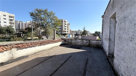 Antico Fabbricato Alle Porte di Putignano, Parzialmente In Pietra e Terreno.